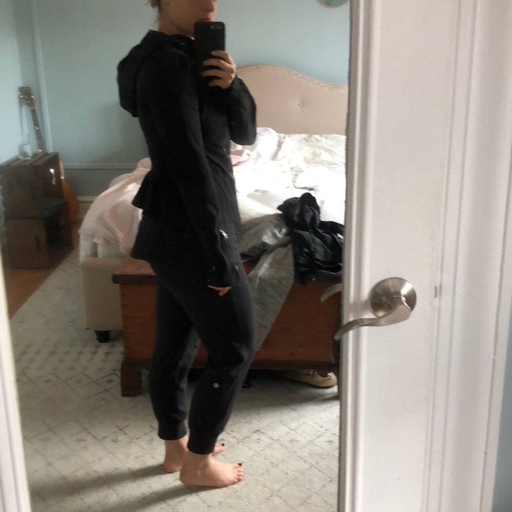 Lulu lemon jacket size 8
